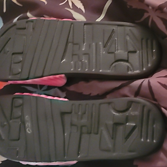 Pink amd black adidas slip on - Picture 3 of 4